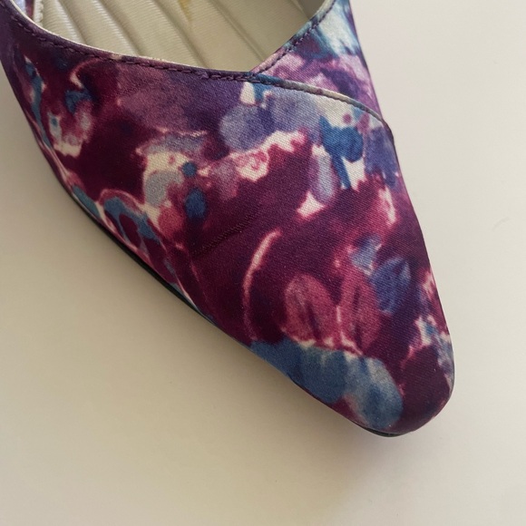 Easy Street Blue & Purple Watercolor Floral Pointed Toe Comfort Kitten Heels - Picture 8 of 9